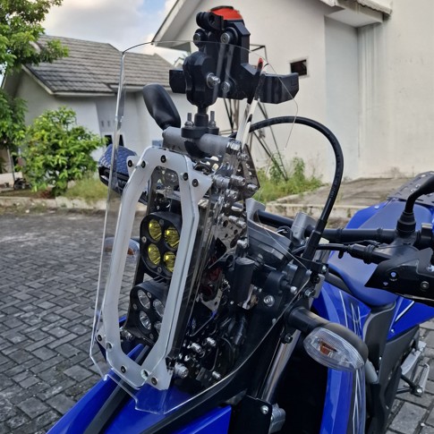 Rally Tower V01 terpasang di motor