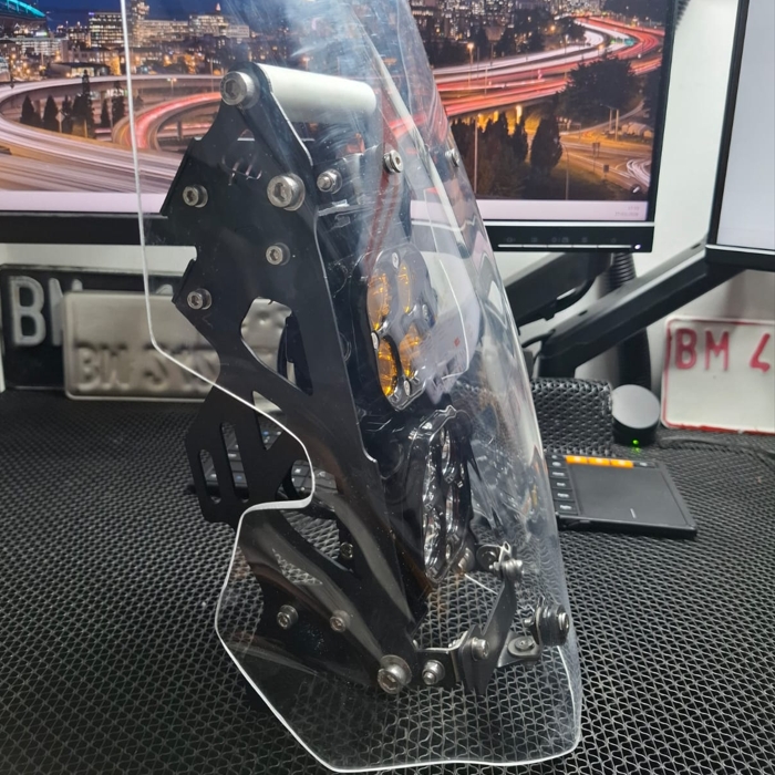 Rally Tower V12 terpasang di motor